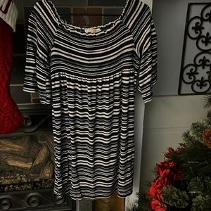 Rewind brand size L 3/4 flowy sleeve navy and cream color